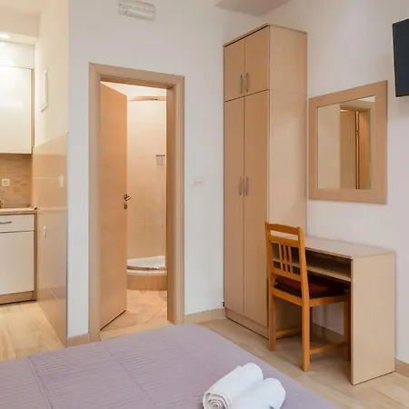Sunny Central Apartments Makarska Exterior photo